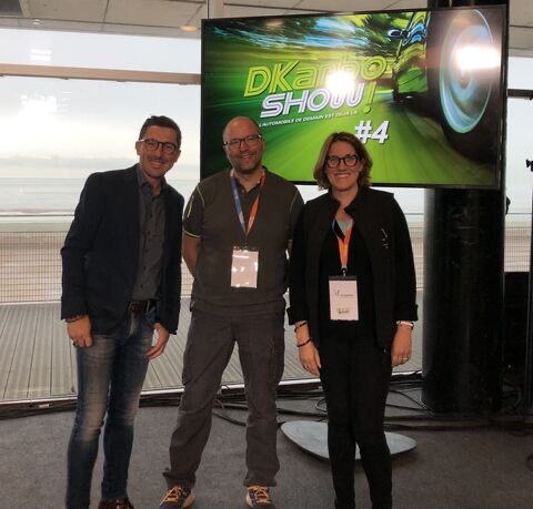 José Freitas et ses invités devant l'écran du Dkarbo Show