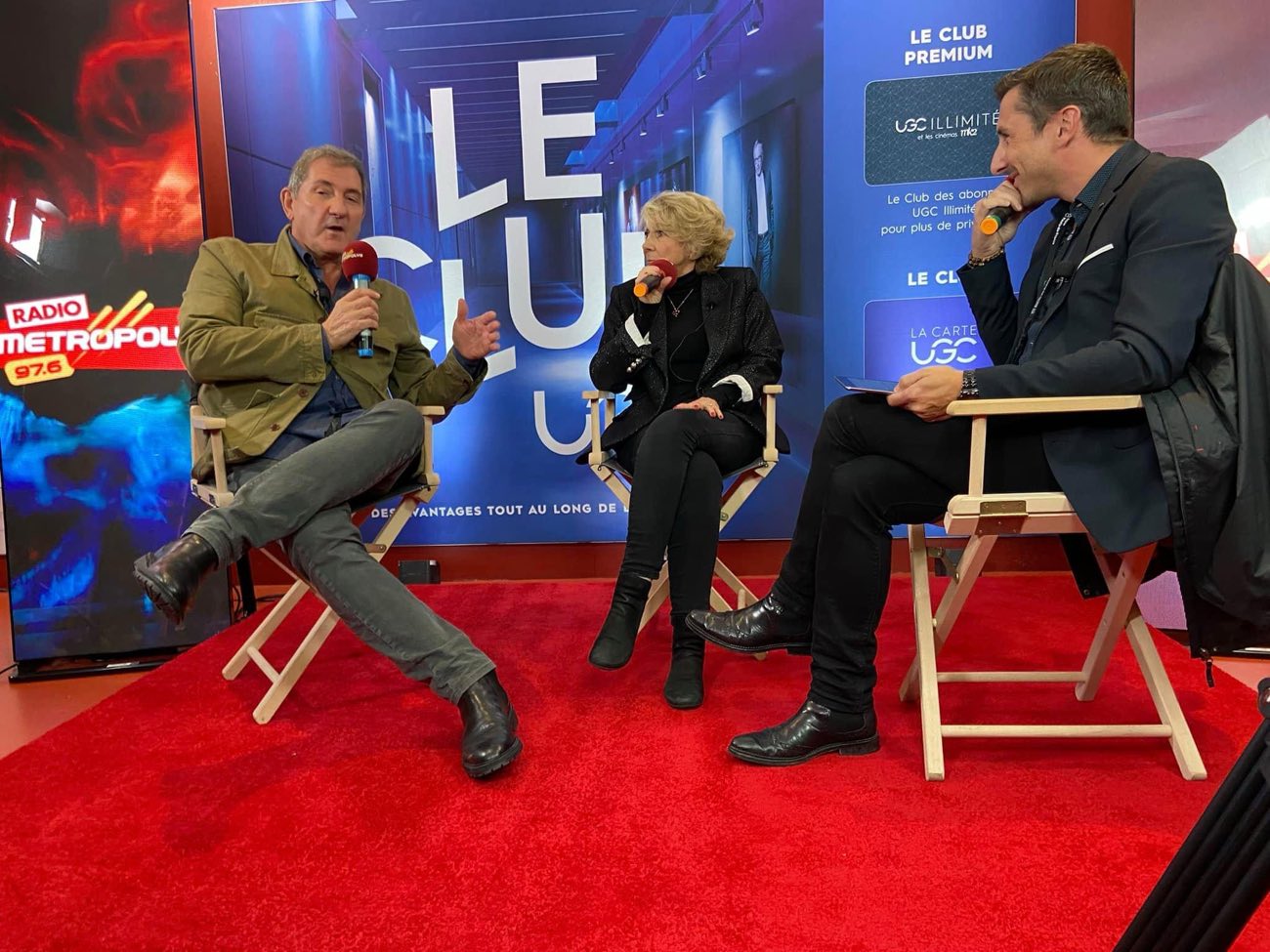 José Freitas interviewant des invités sur le plateau « Le Club » UGC, tapis rouge, avec Radio Métropolys